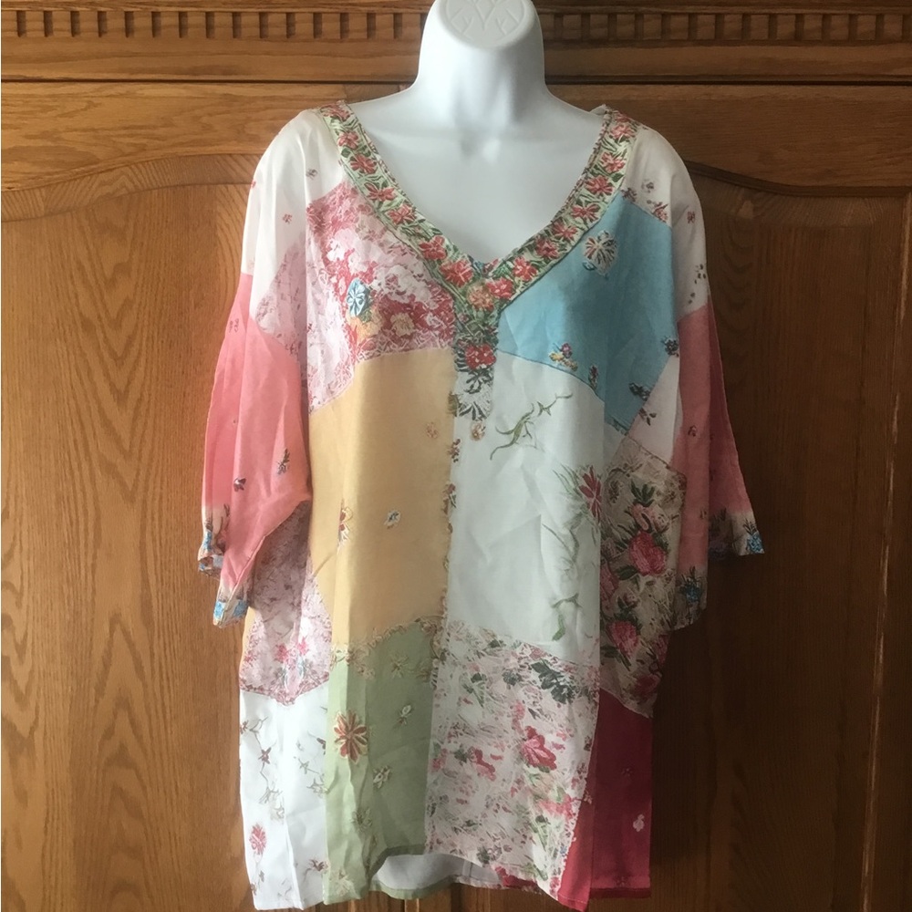 Women's Patchwork V-Neck Tunic Top - Pastel Floral